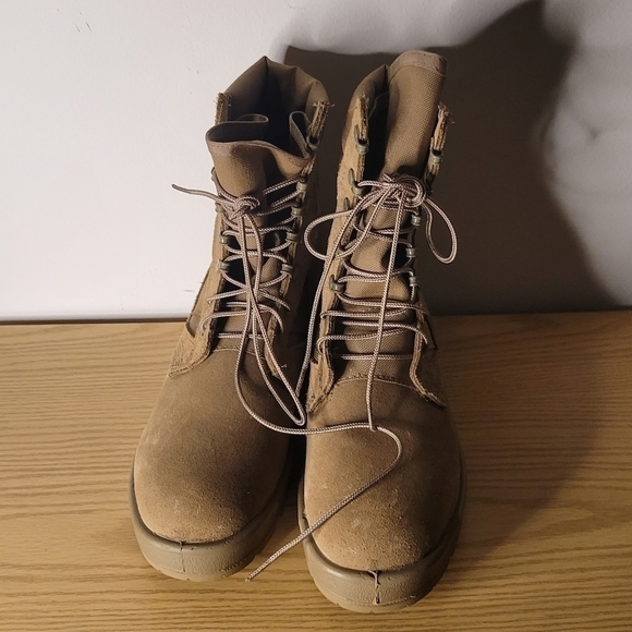 Combat Women's Army Vibram Weatherproof Boot - size (4W) - Excellent Condition - Picture 2 of 11